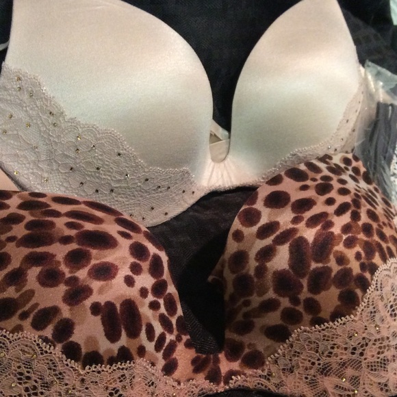 Victorias secret bra wardrobe bras/panties… - Picture 3 of 4